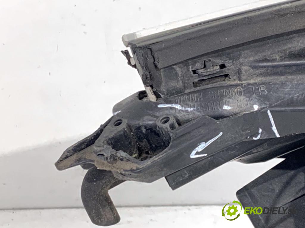 BMW E61 Kombi 2006 110 kW 520 d 1995 Svetlomet ľavy predný XENON