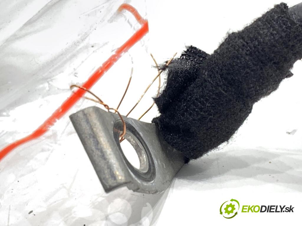 BMW E61 Kombi 2006 110 kW 520 d 1995 svorka MINUS 9164346