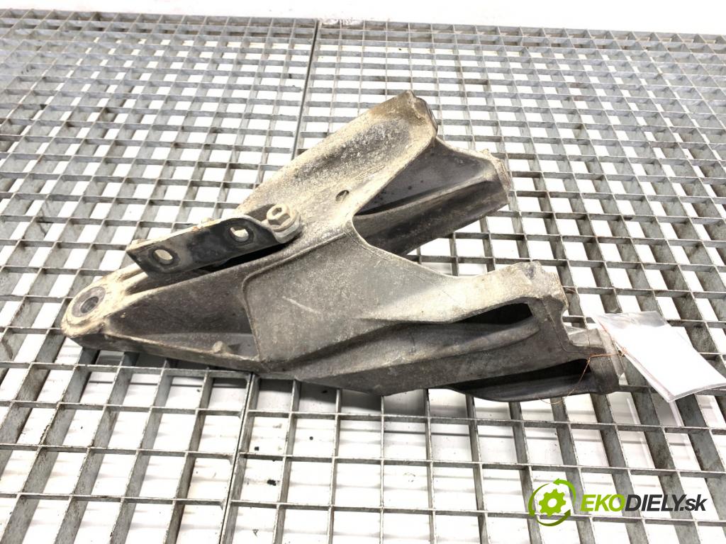 VW TRANSPORTER T5 Autobus 2015 103 kW 2.0 TDI 1968 Držiak Motor 7E0199370A