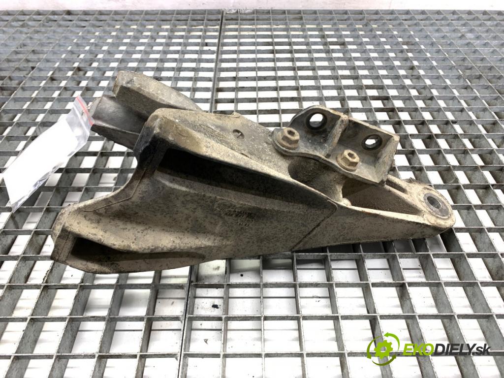 VW TRANSPORTER T5 Autobus 2015 103 kW 2.0 TDI 1968 Držiak Motor 7E0199370A