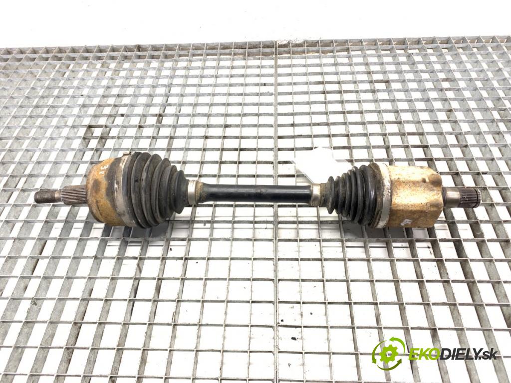 VW TRANSPORTER T5 Autobus 2015 103 kW 2.0 TDI 1968 poloos pravý přední část 