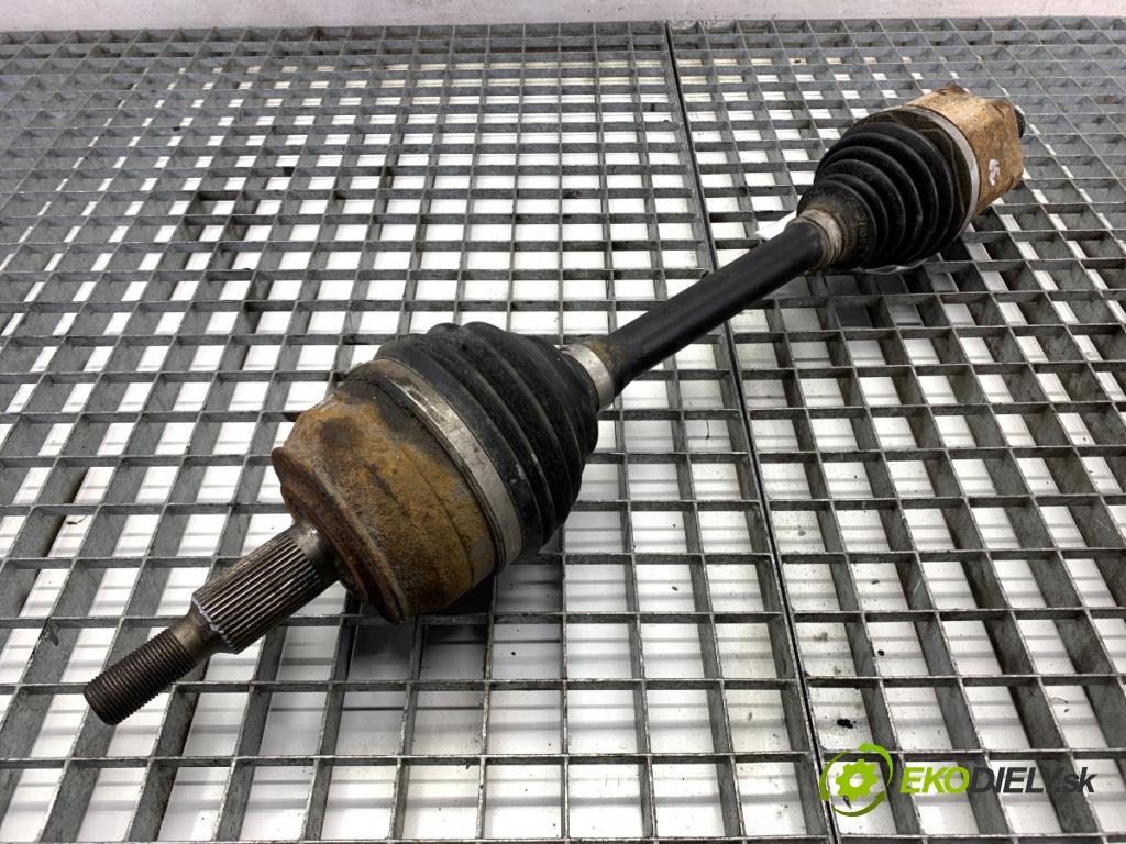 VW TRANSPORTER T5 Autobus 2015 103 kW 2.0 TDI 1968 poloos pravý přední část