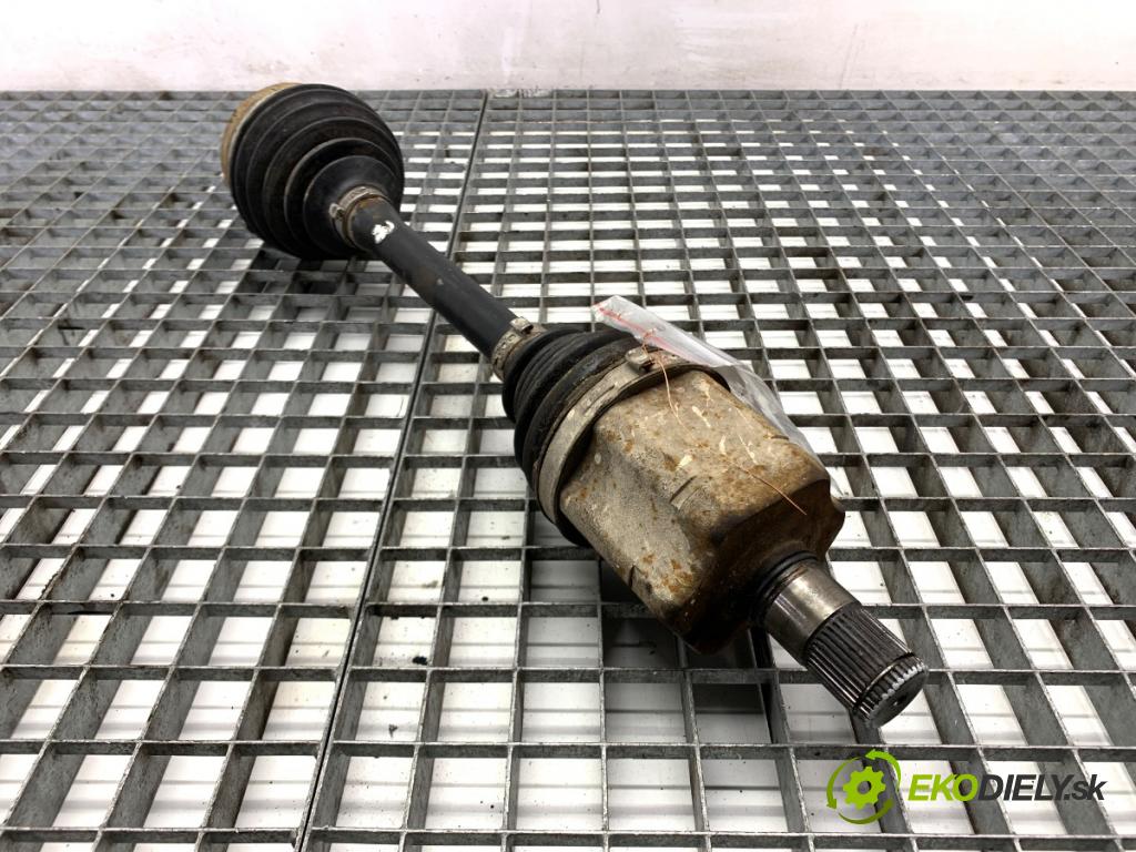 VW TRANSPORTER T5 Autobus 2015 103 kW 2.0 TDI 1968 poloos pravý přední část