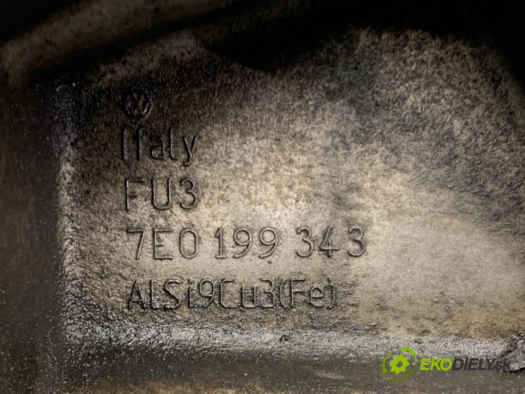 VW TRANSPORTER T5 Autobus 2015 103 kW 2.0 TDI 1968 Držiak Motor 7E0199343