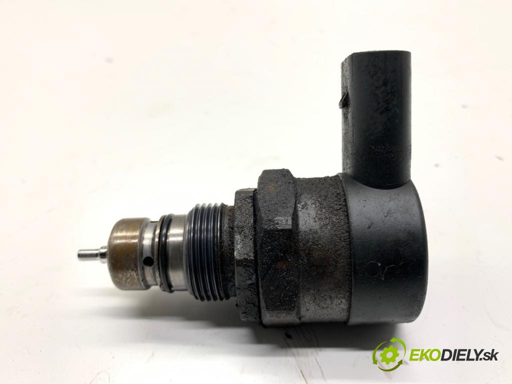 VW TRANSPORTER T5 Autobus 2015 103 kW 2.0 TDI 1968 Regulátor tlaku paliva 057130764H (Palivový systém ostatné)