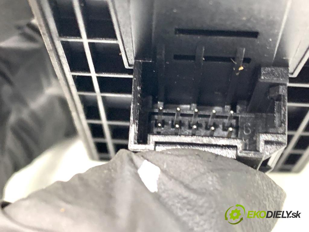 AUDI A3 8P liftback 2005 147 kW 2.0 TFSI quattro 1984 přepínač oken  (Páčky pod volantem)