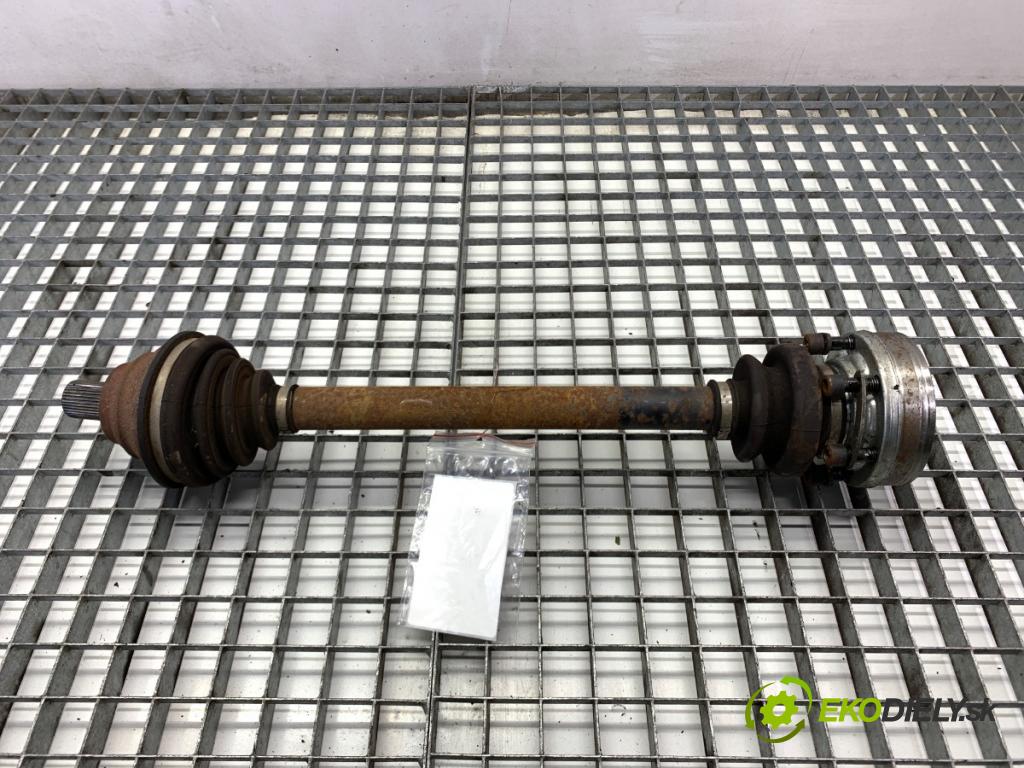 AUDI A3 8P liftback 2005 147 kW 2.0 TFSI quattro 1984 poloos pravý přední část 