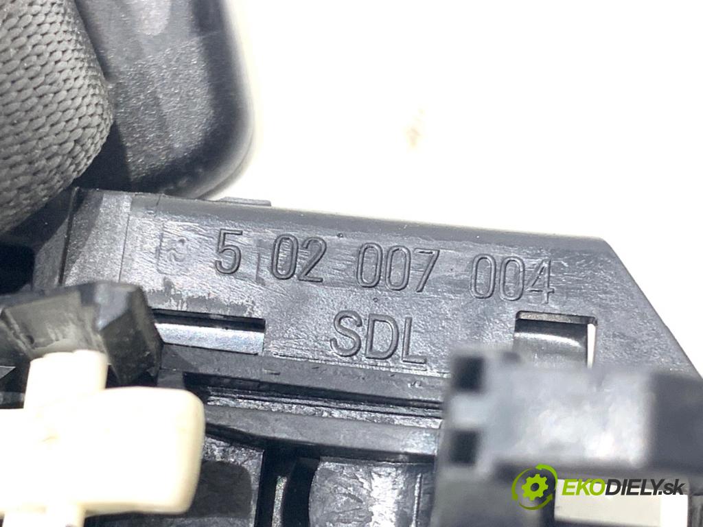 AUDI A3 8P liftback 2005 147 kW 2.0 TFSI quattro 1984 držák bezpečnost pravý přední část
