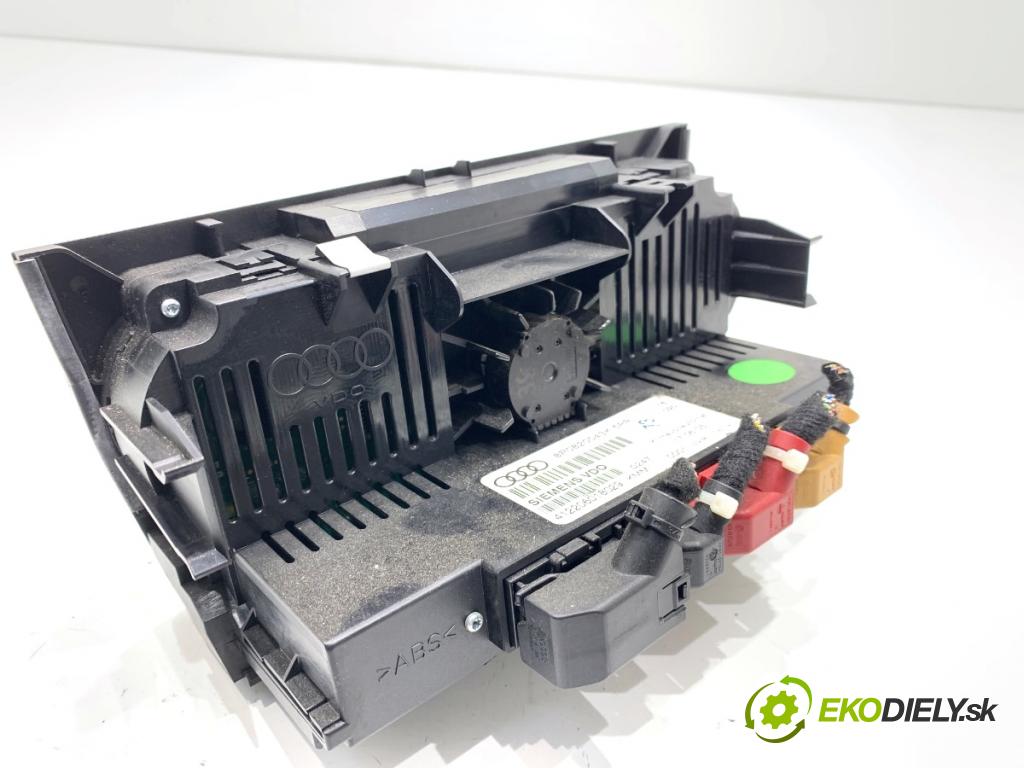 AUDI A3 8P liftback 2005 147 kW 2.0 TFSI quattro 1984 Panel ovládania kúrenia 8P0820043K (Prepínacie páčky pod volantom)