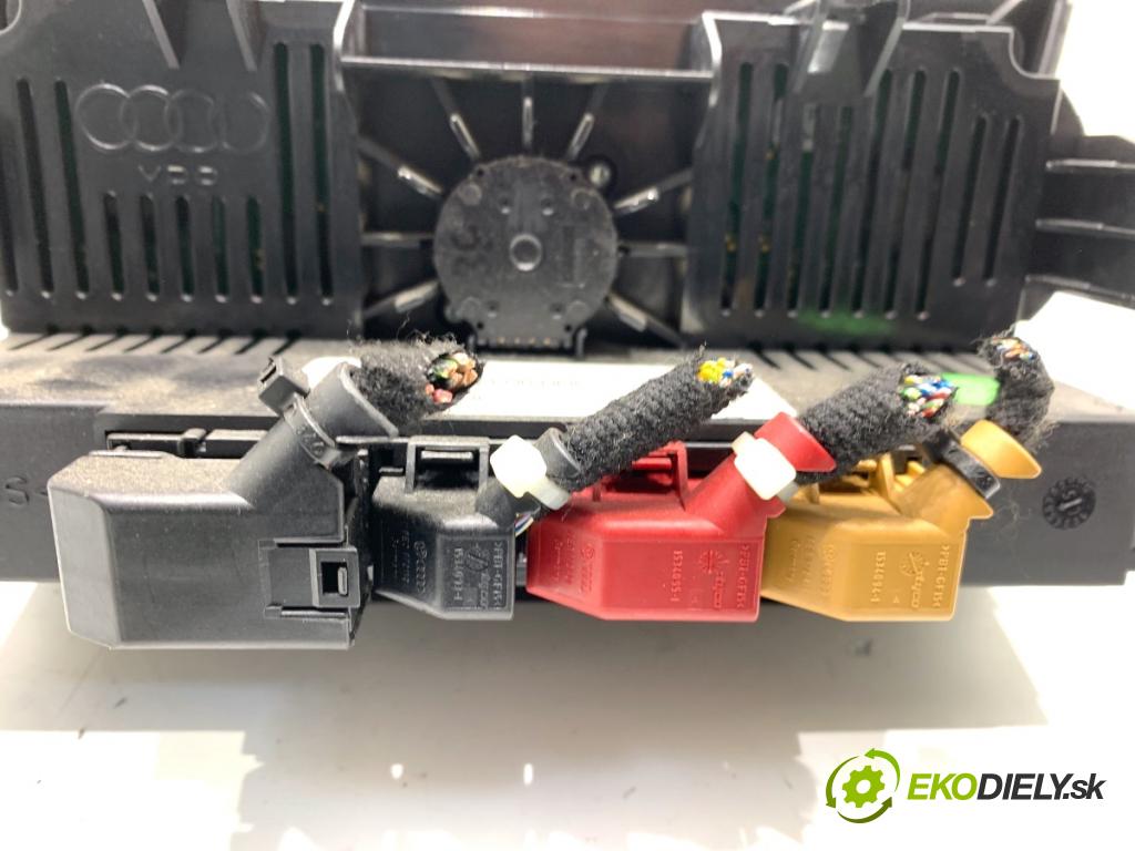 AUDI A3 8P liftback 2005 147 kW 2.0 TFSI quattro 1984 Panel ovládania kúrenia 8P0820043K (Prepínacie páčky pod volantom)