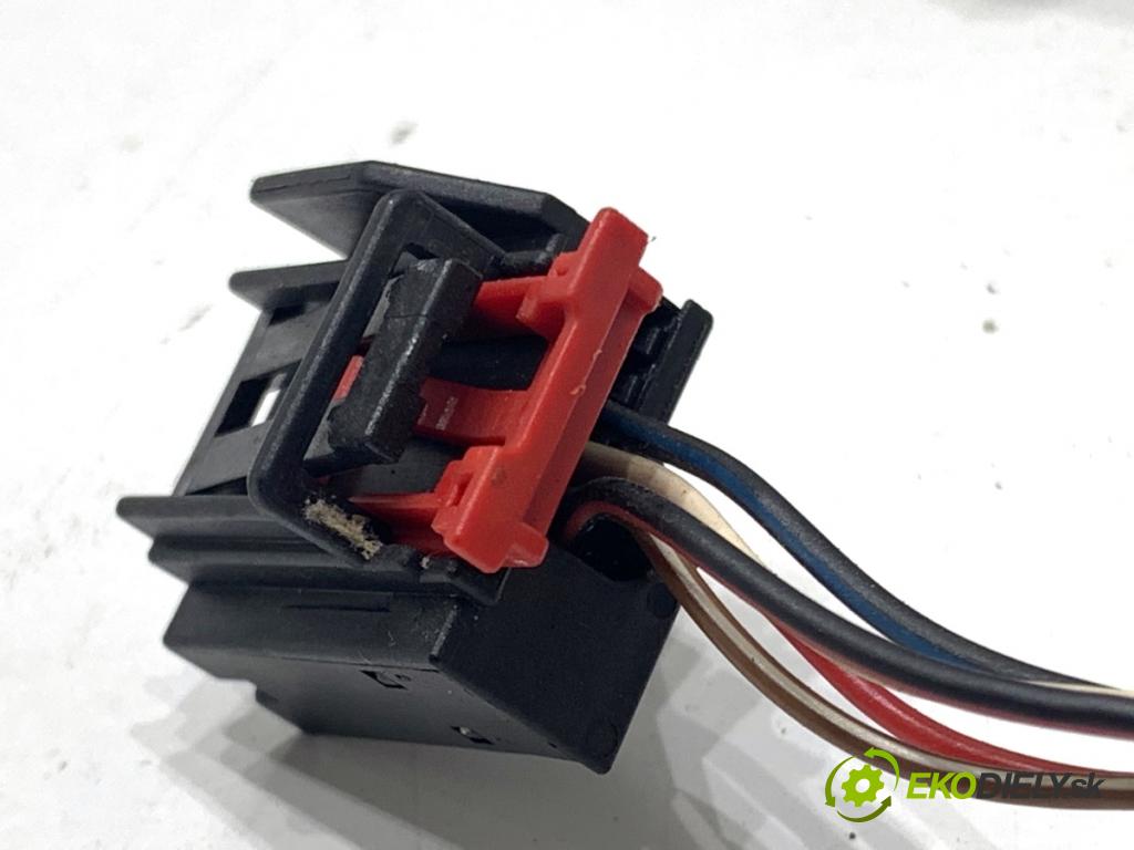 AUDI A3 8P liftback 2005 147 kW 2.0 TFSI quattro 1984 Spätné zrkadlo ľavy