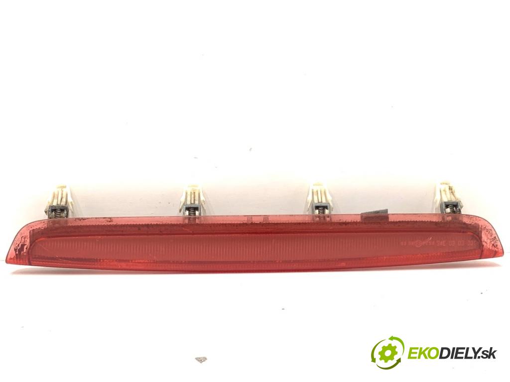 AUDI A3 8P liftback 2005 147 kW 2.0 TFSI quattro 1984 světlo brzdových světel 8P4945097