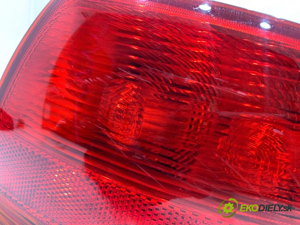 AUDI A3 8P liftback 2005 147 kW 2.0 TFSI quattro 1984 Svetlo pravy zad 8P4945096