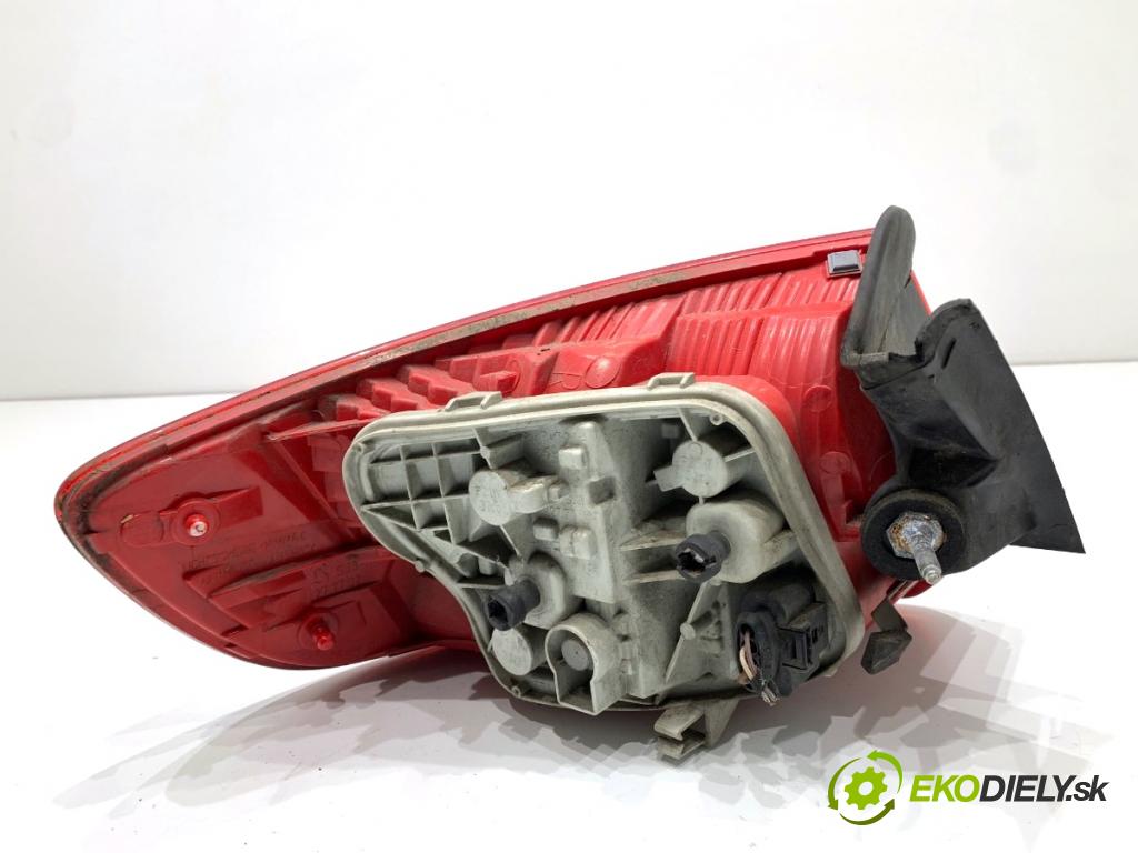 AUDI A3 8P liftback 2005 147 kW 2.0 TFSI quattro 1984 Svetlo pravy zad 8P4945096