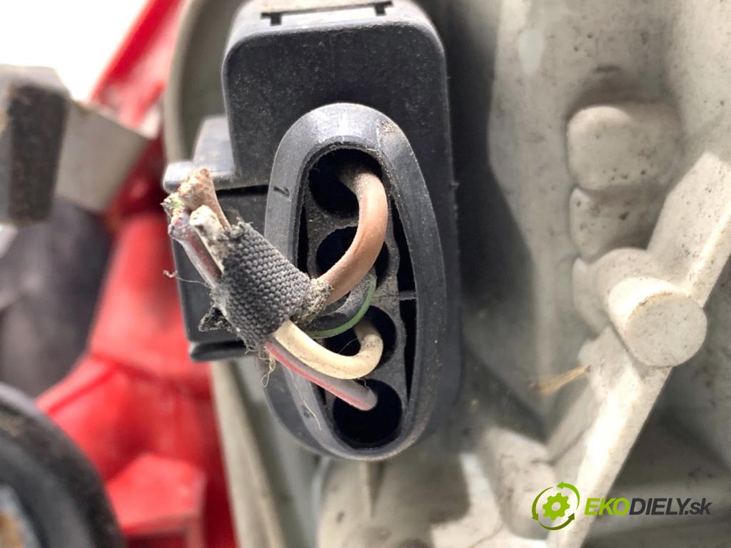 AUDI A3 8P liftback 2005 147 kW 2.0 TFSI quattro 1984 Svetlo pravy zad 8P4945096