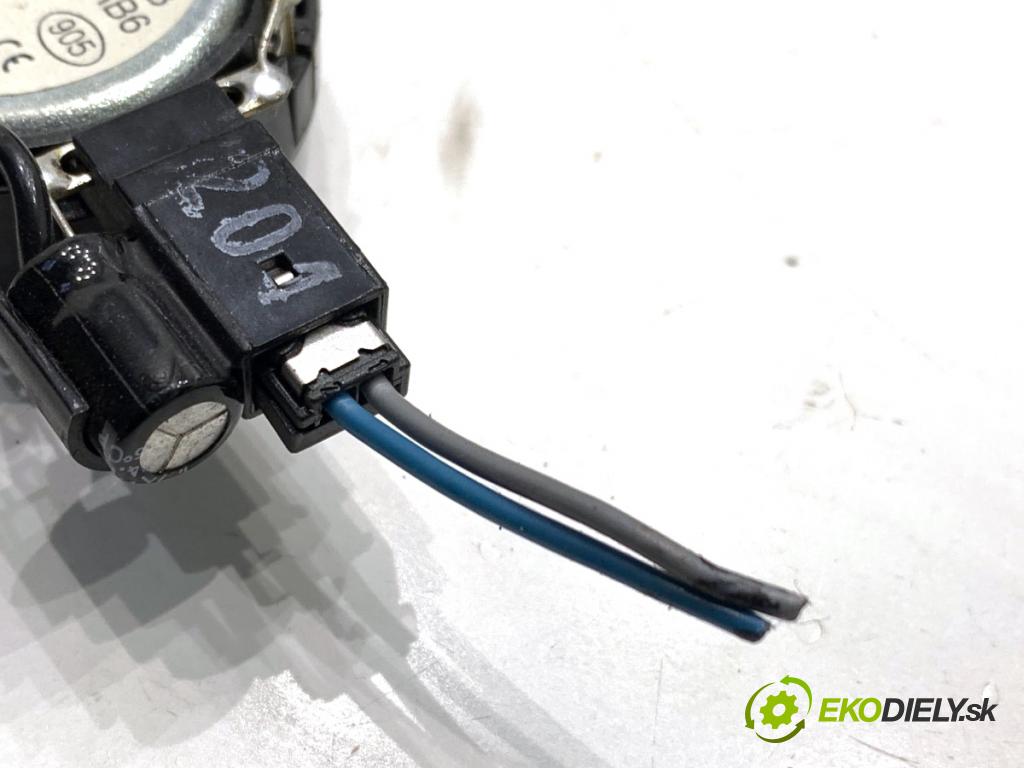 AUDI A3 8P liftback 2005 147 kW 2.0 TFSI quattro 1984 reproduktory 8P0035411 8H0035399B