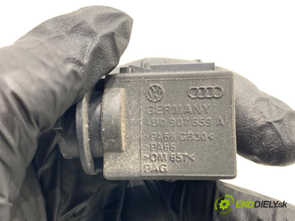 AUDI A3 8P liftback 2005 147 kW 2.0 TFSI quattro 1984 snímač KVALITNÍ: vzduchu 4B0907659A