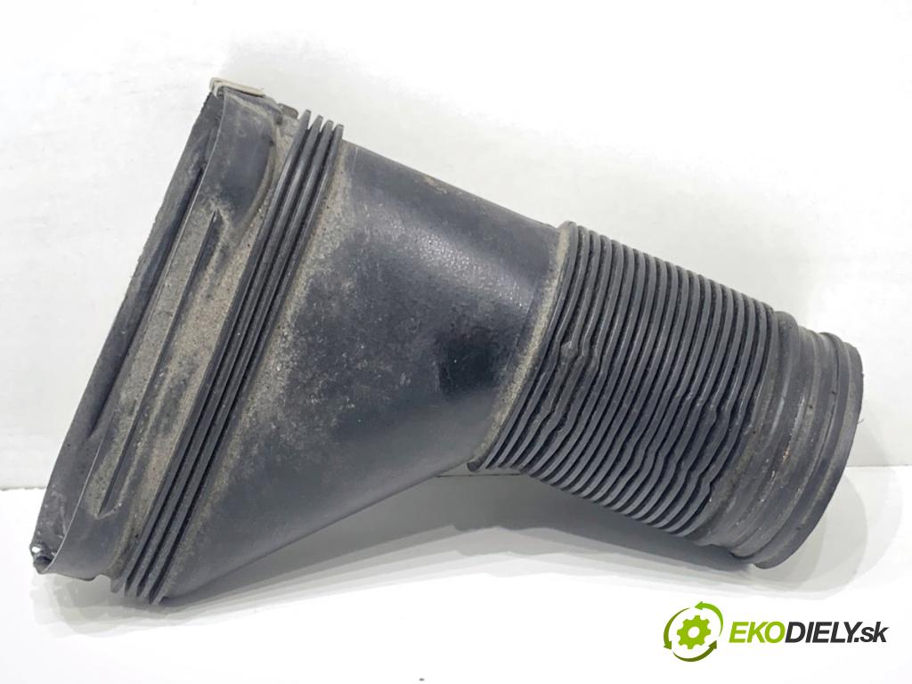 AUDI A3 8P liftback 2005 147 kW 2.0 TFSI quattro 1984 přívod: Rúra vzduchu 1K0129618AH