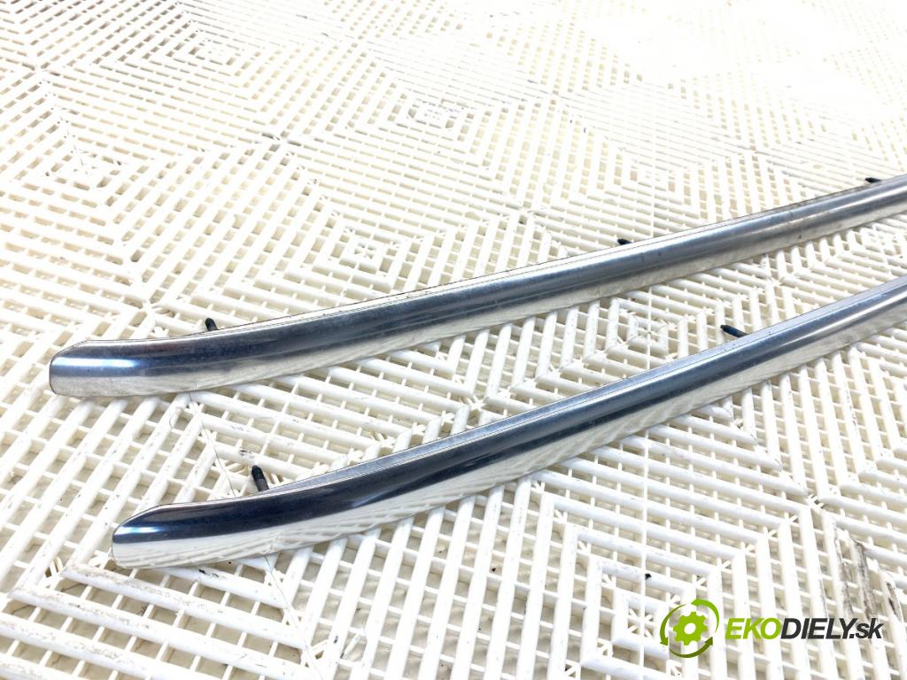 AUDI A3 8P liftback 2005 147 kW 2.0 TFSI quattro 1984 lyžiny STRECHA: 8P4860022G 8P4860021G