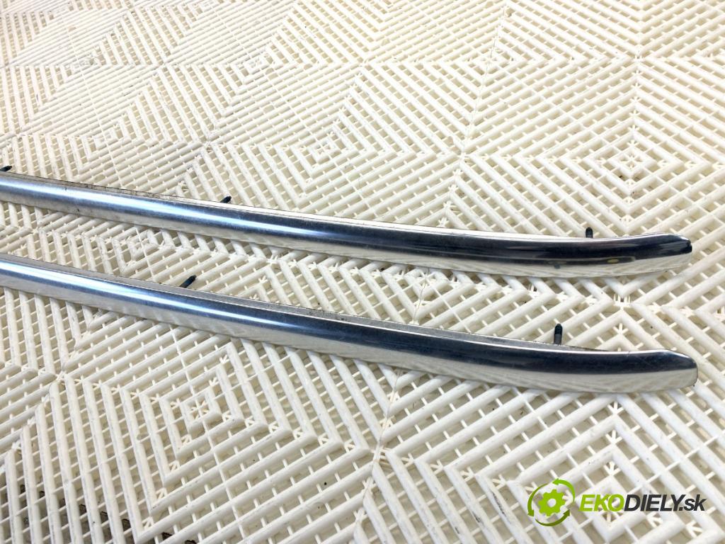 AUDI A3 8P liftback 2005 147 kW 2.0 TFSI quattro 1984 lyžiny STRECHA: 8P4860022G 8P4860021G