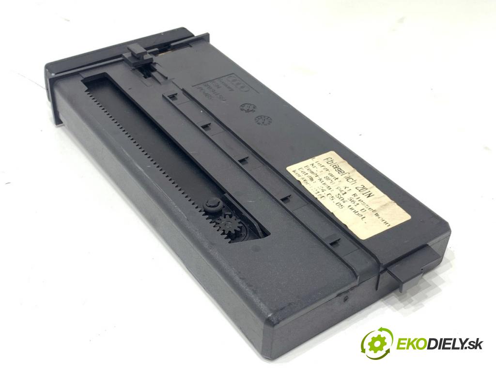 AUDI A3 8P liftback 2005 147 kW 2.0 TFSI quattro 1984 VIZITKA skřinka 8P0941561D