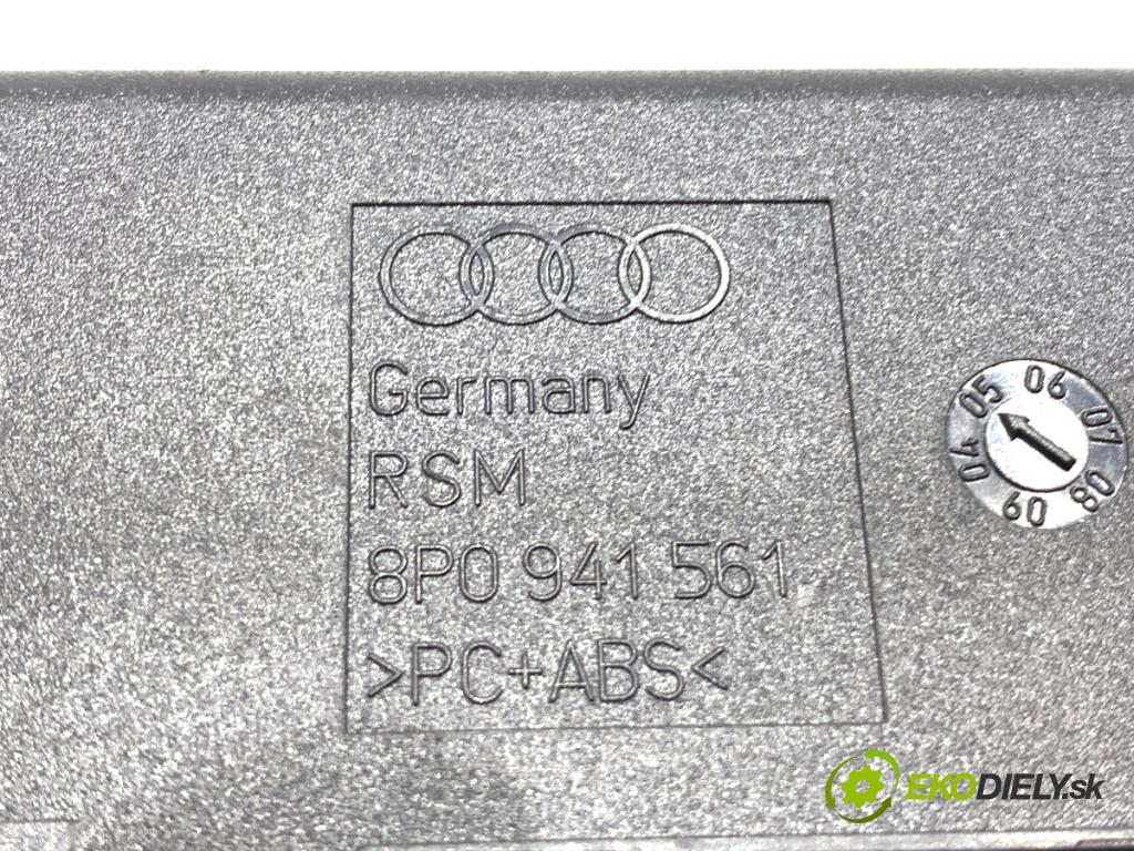AUDI A3 8P liftback 2005 147 kW 2.0 TFSI quattro 1984 VIZITKA skřinka 8P0941561D