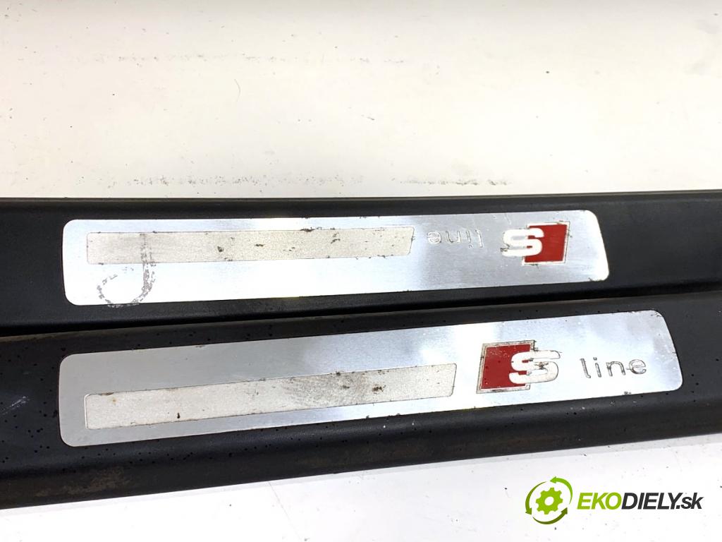 AUDI A3 8P liftback 2005 147 kW 2.0 TFSI quattro 1984 lišty PROGOWE gumy pedálu S-LINE 8P4853492F 8P4853558F