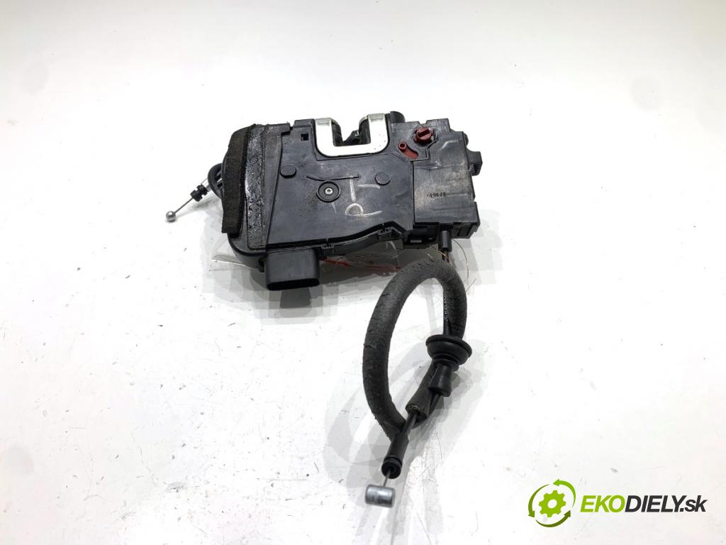 HYUNDAI ix20 liftback 2013 66 kW 1.4 1396 zámok Dvere pravy zad 81420-1K000