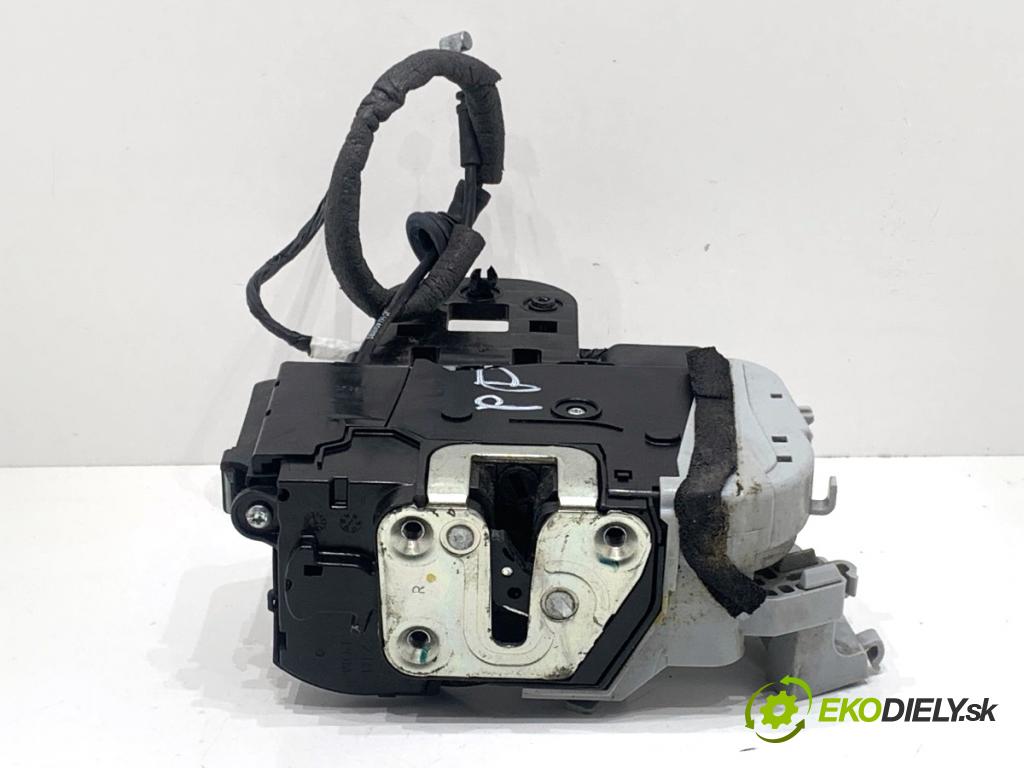 HYUNDAI ix20 liftback 2013 66 kW 1.4 1396 zámok Dvere pravy predný 81320-1K020