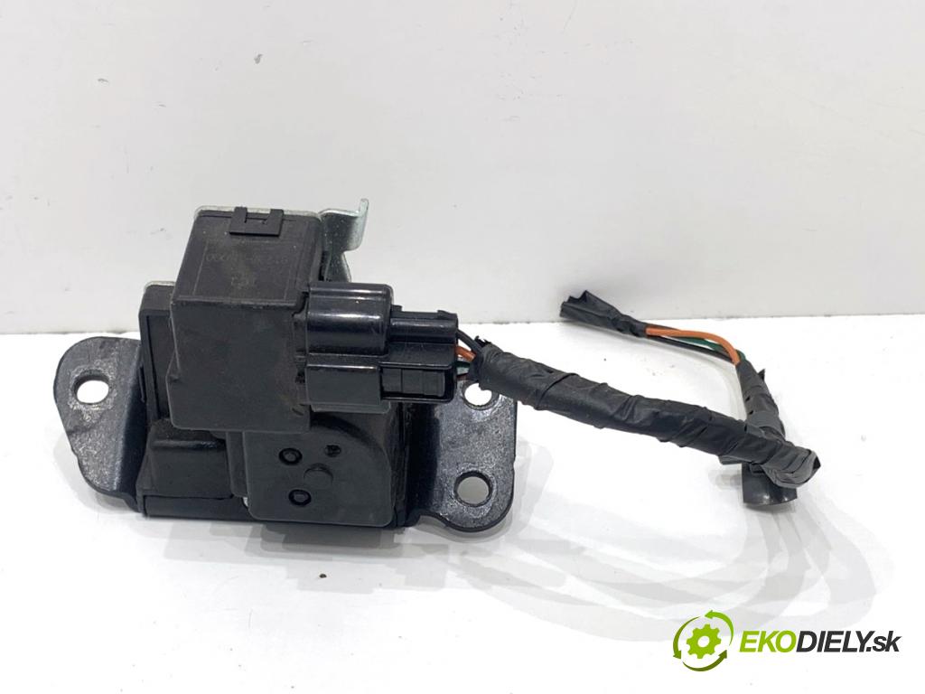 HYUNDAI ix20 liftback 2013 66 kW 1.4 1396 zámok dverí zad 81230-1H000