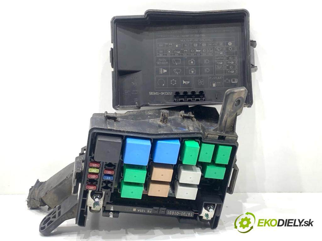 HYUNDAI ix20 liftback 2013 66 kW 1.4 1396 Skrinka poistková  (Poistková skrinka)