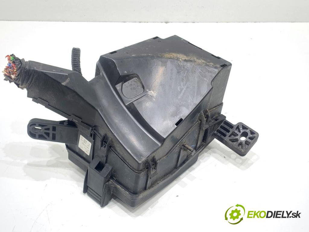 HYUNDAI ix20 liftback 2013 66 kW 1.4 1396 Skrinka poistková  (Poistková skrinka)