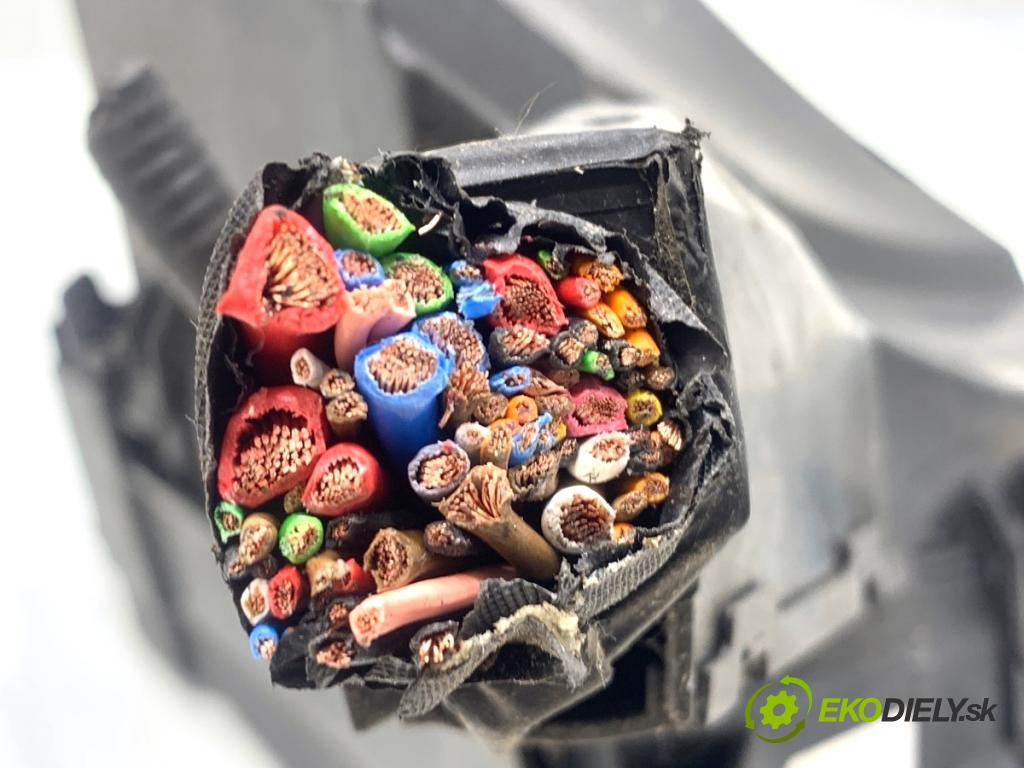 HYUNDAI ix20 liftback 2013 66 kW 1.4 1396 Skrinka poistková  (Poistková skrinka)