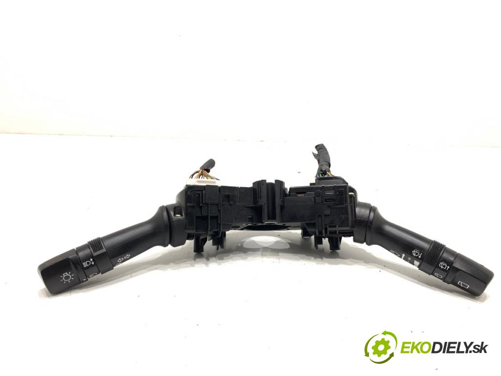 HYUNDAI ix20 liftback 2013 66 kW 1.4 1396 Prepínač kombinovaný 93420-2K560 93410-1M530 (Prepínacie páčky pod volantom)