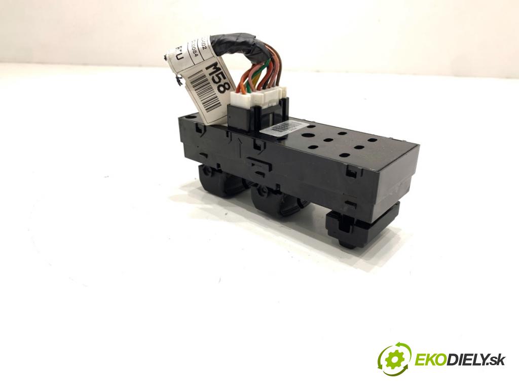 HYUNDAI ix20 liftback 2013 66 kW 1.4 1396 Prepínač okien 93570-1K000 (Prepínacie páčky pod volantom)