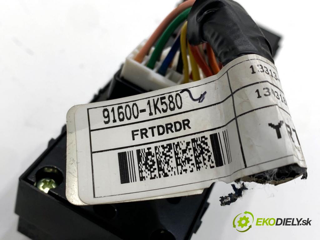 HYUNDAI ix20 liftback 2013 66 kW 1.4 1396 Prepínač okien 93570-1K000 (Prepínacie páčky pod volantom)