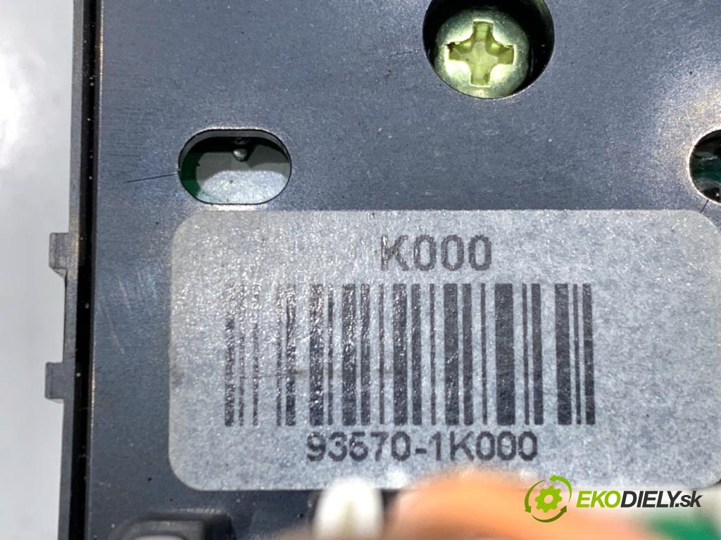 HYUNDAI ix20 liftback 2013 66 kW 1.4 1396 Prepínač okien 93570-1K000 (Prepínacie páčky pod volantom)