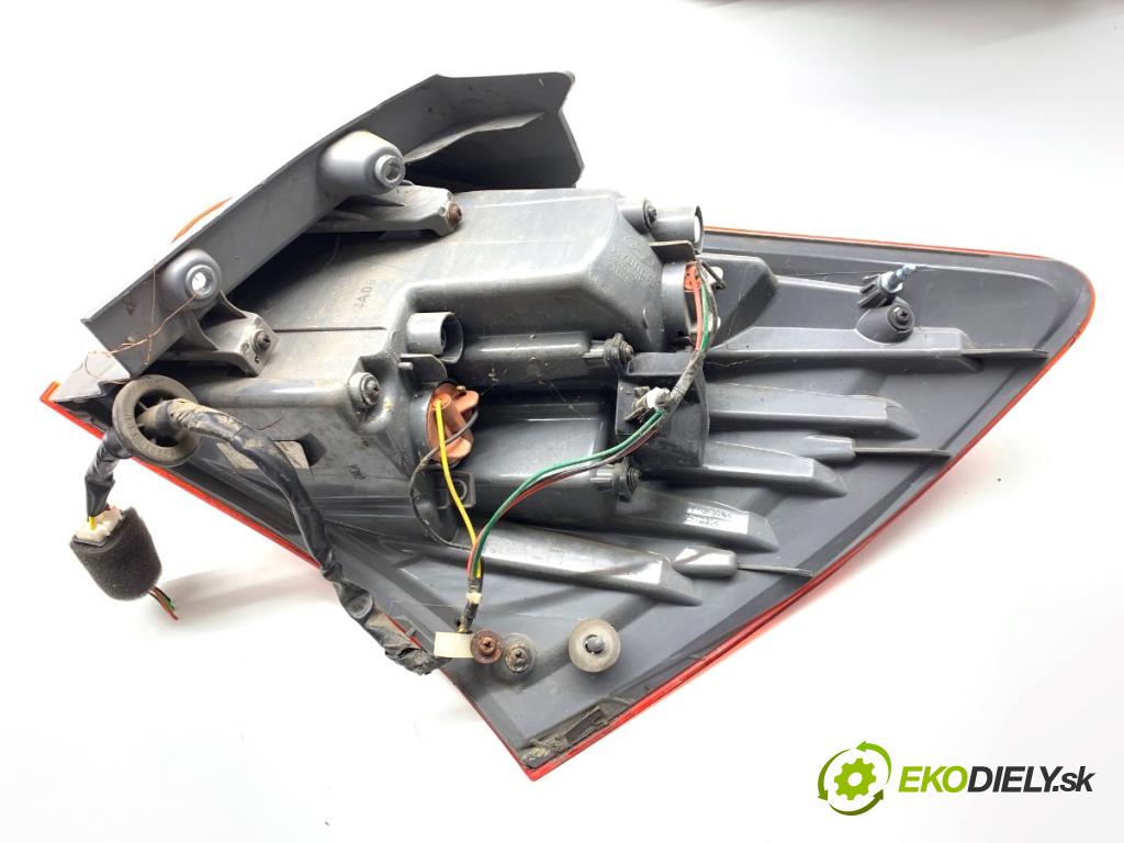 HYUNDAI ix20 liftback 2013 66 kW 1.4 1396 světlo levý zadní část 92401-1K0