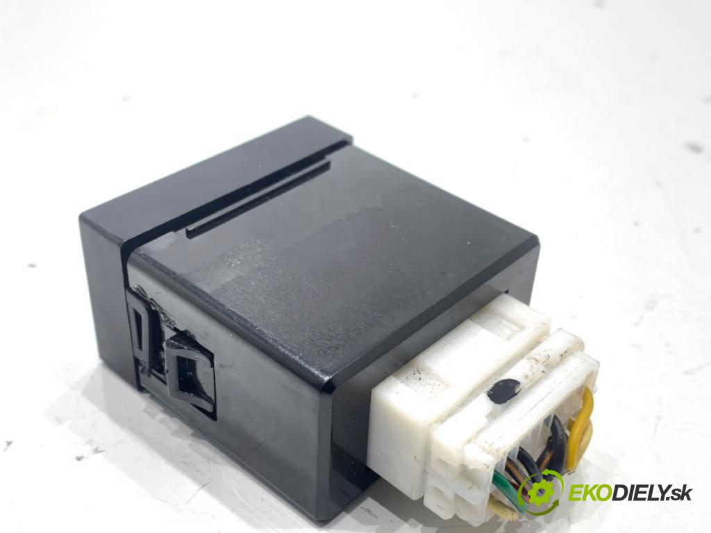 HYUNDAI ix20 liftback 2013 66 kW 1.4 1396 HNÍZDO: USB 96120-1K000