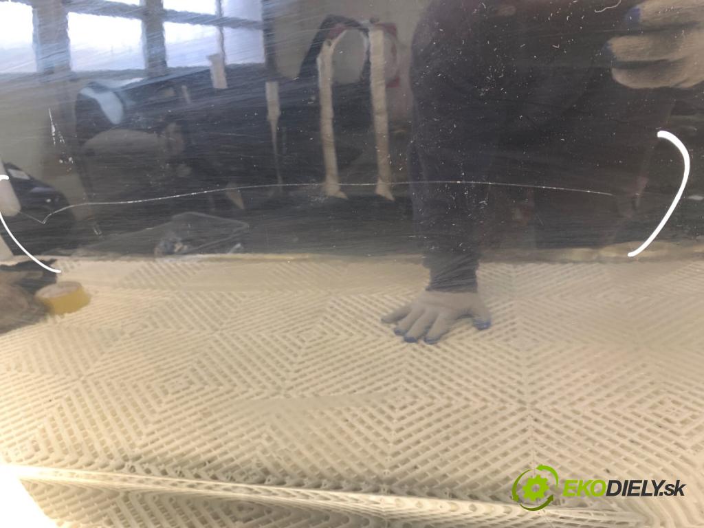 HYUNDAI ix20 liftback 2013 66 kW 1.4 1396 dveře pravý zadní část