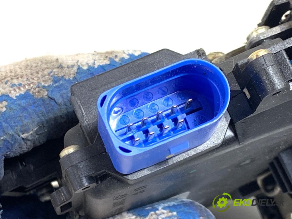 VW TOURAN nadwozie wielkoprzestrzenne (MPV) 2005 77 kW 1.9 TDI 1896 zámok Dvere pravy predný 3D1837016