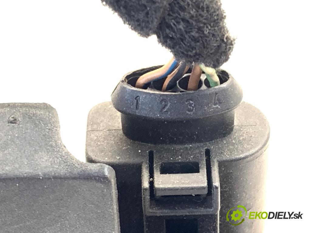 VW TOURAN nadwozie wielkoprzestrzenne (MPV) 2005 77 kW 1.9 TDI 1896 zámok dverí zad