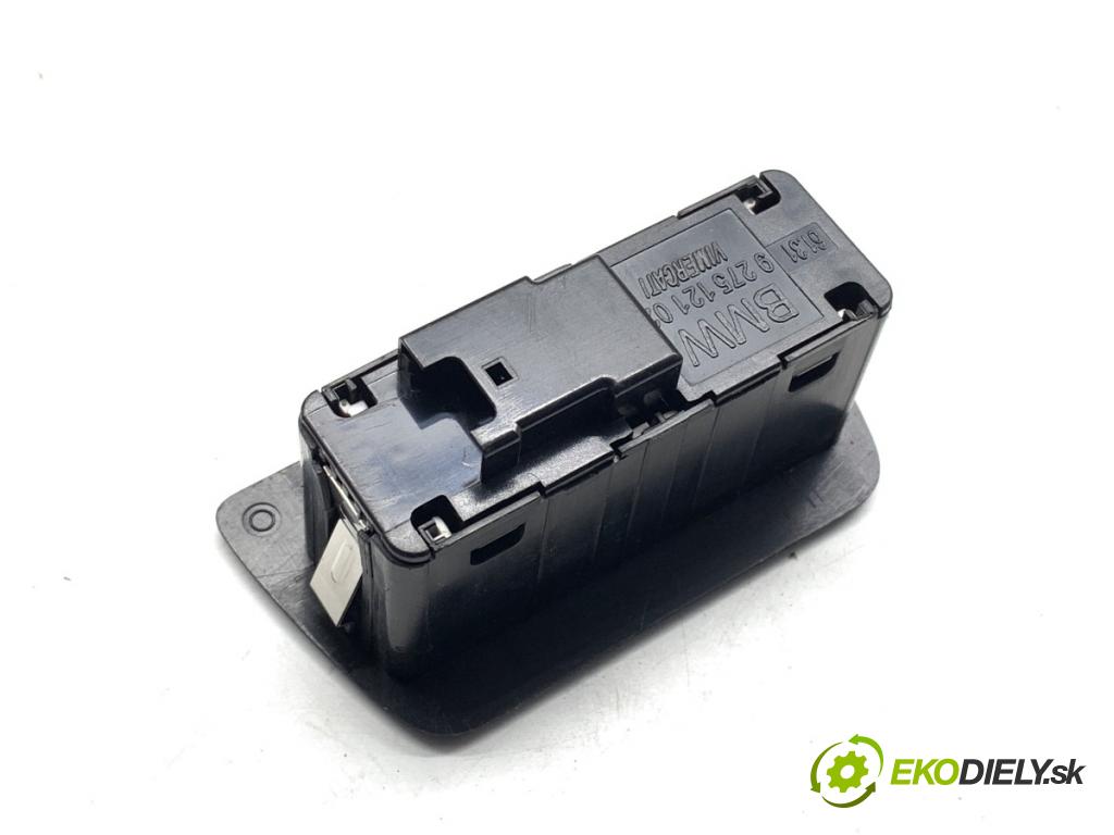 BMW G05 SUV 2020 195 kW xDrive 30 d 2993 vypínač otevírání dveří 9275121