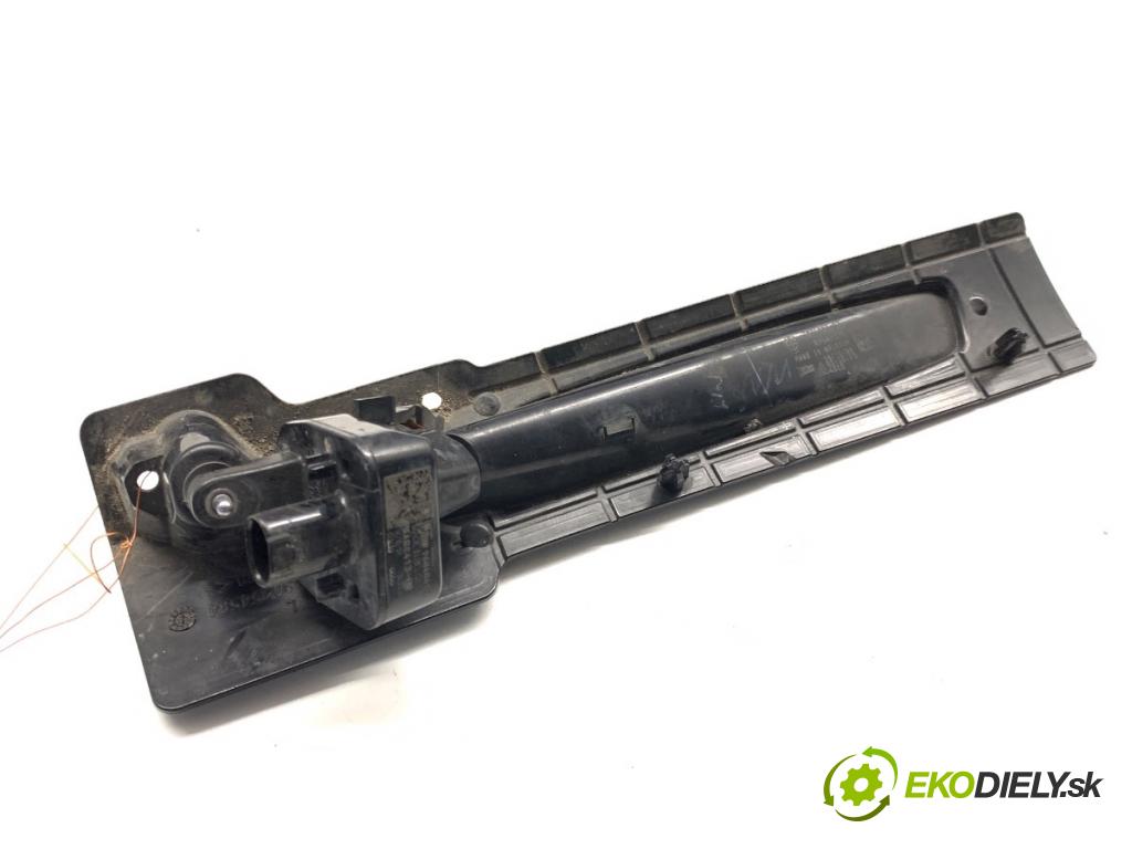 BMW G05 SUV 2020 195 kW xDrive 30 d 2993 PODSVÍCENÍ: lišty PROGOWEJ 5A8E413