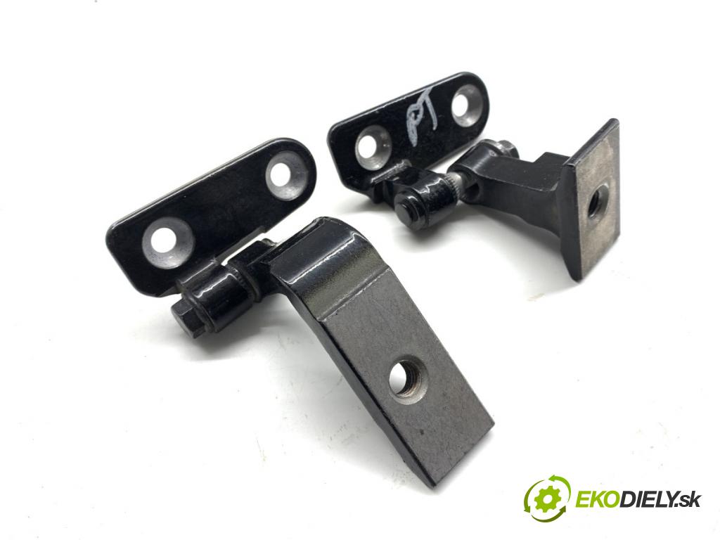 BMW G05 SUV 2020 195 kW xDrive 30 d 2993 závěsky dveře zadní část pravé 