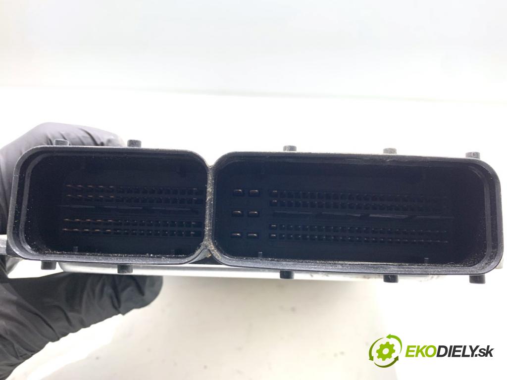 AUDI A3 8P liftback 2005 147 kW 2.0 TFSI quattro 1984 řídící jednotka motora 8P0907115 (Řídicí jednotka)