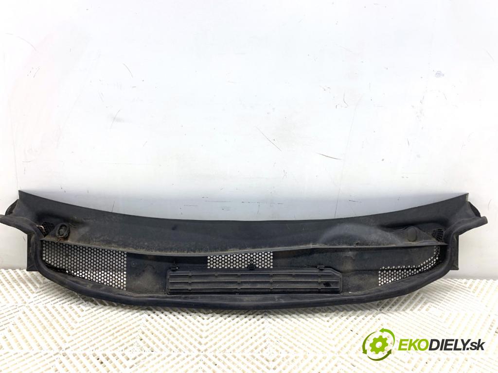 MERCEDES-BENZ W169 liftback 2006 80 kW A 180 CDI (169.007, 169.307) 1991 torpédo plast pod čelní okno A1698300013 (Plast pod čelním sklem)