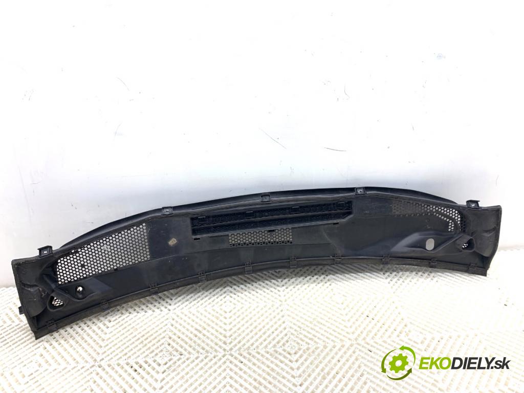 MERCEDES-BENZ W169 liftback 2006 80 kW A 180 CDI (169.007, 169.307) 1991 torpédo plast pod čelní okno A1698300013 (Plast pod čelním sklem)