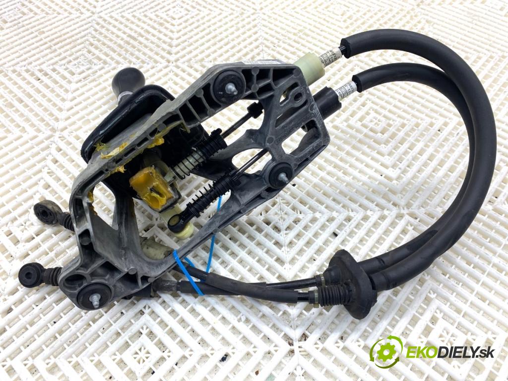 MERCEDES-BENZ W169 liftback 2006 80 kW A 180 CDI (169.007, 169.307) 1991 kulisa A1693600409 (Řadicí páka (kulisa) )