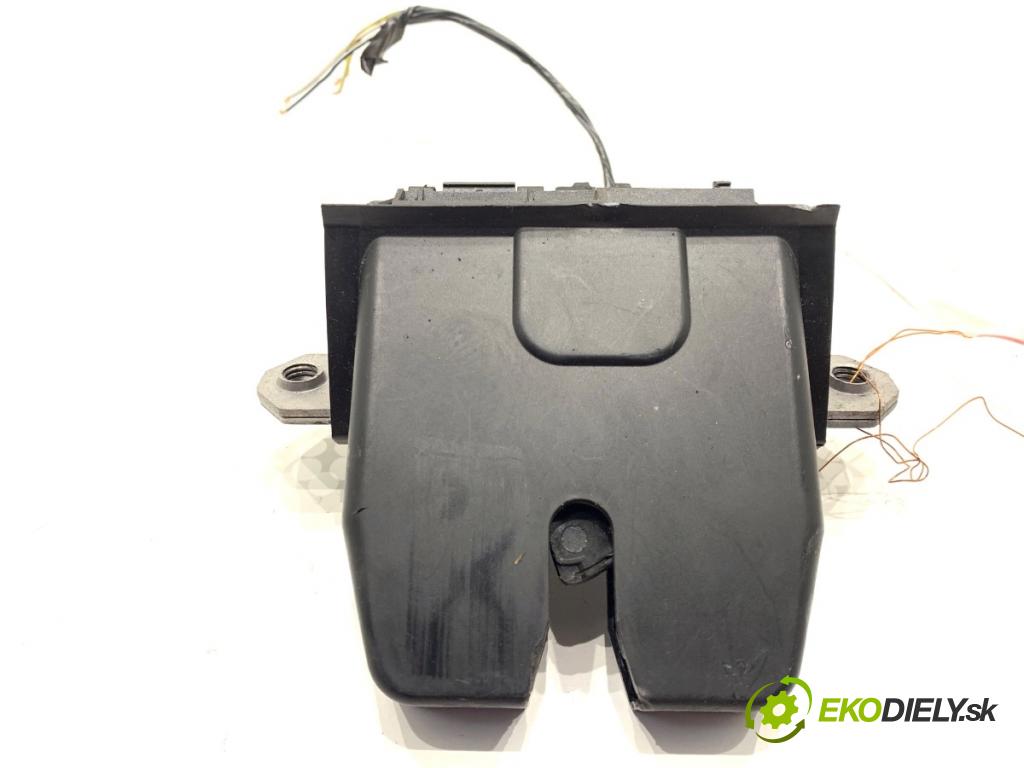 FORD FOCUS III Kombi 2016 92 kW 1.0 EcoBoost 998 zámok dverí zad 8M51-R442A66-DC